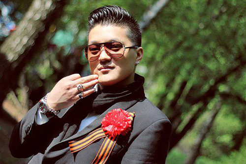 Амархүү загвар өмсөгч бүсгүйтэй хайр сэтгэлийн холбоотой болох нь батлагдлаа